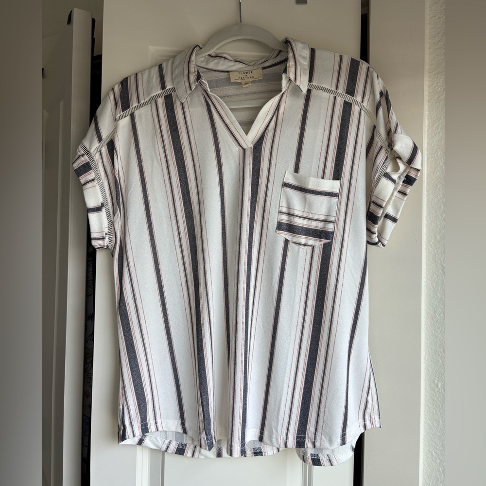 Flower & Feather Collared Striped V-Neck Blouse Cuff Sleeve/Pocket Button Back L